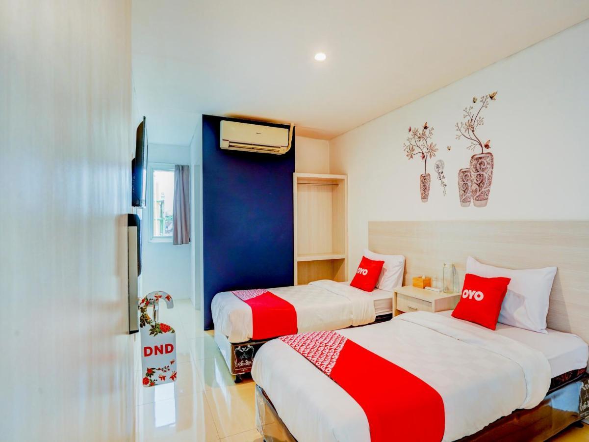 Lg Hotel Jember Exterior photo