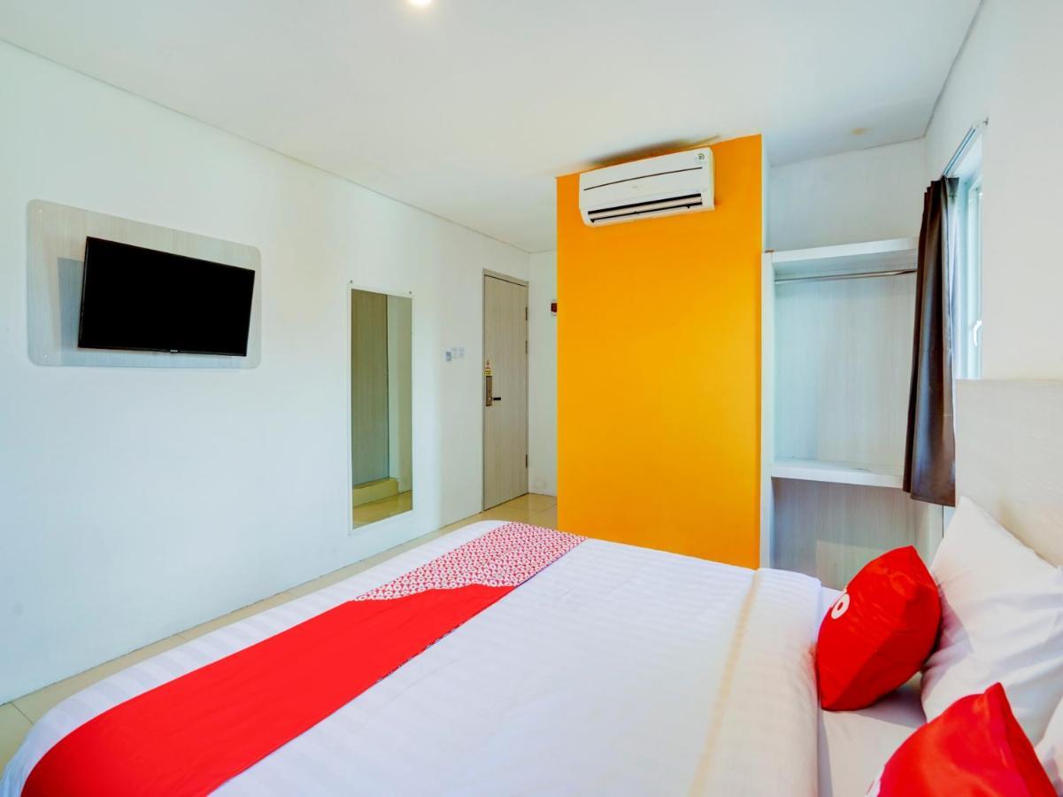 Lg Hotel Jember Exterior photo